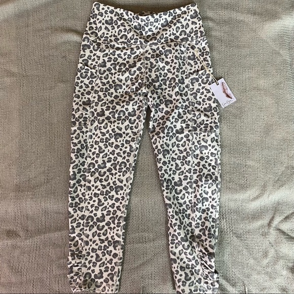 Jessica Simpson Movement Capri in Silver leopard - Picture 9 of 11